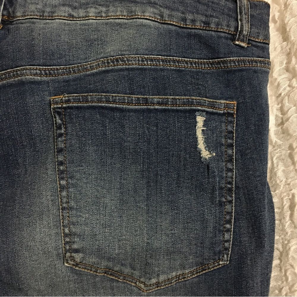 Loralette Distressed Capris/Cropped Jeans 22 - Picture 12 of 12